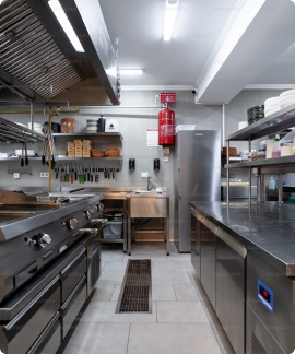restaurant-kitchen-room
